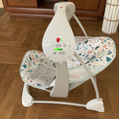 Zdjęcie oferty: Huśtawka bujak elektryczny fisher-price +' niania'