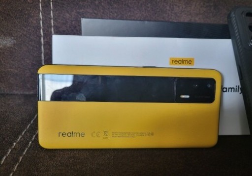Zdjęcie oferty: Smartfon Realme GT 12 GB / 256 GB żółty