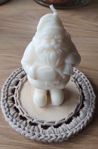 Zdjęcie oferty: Świeczka sojowa w kształcie Świętego Mikołaja