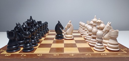 Zdjęcie oferty: Figury szachowe drewniane hebanizowane BUK szachy