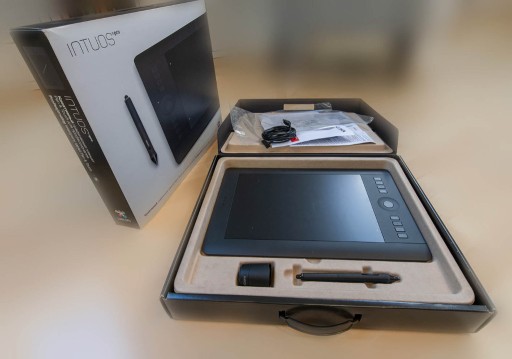 Zdjęcie oferty: Wacom tablet graficzny Intuos Pro Pen & Touch 