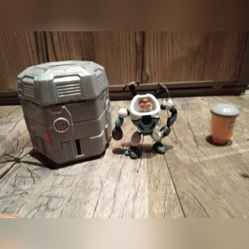 Zdjęcie oferty: Read II Robot z kapsułą zabawka glut