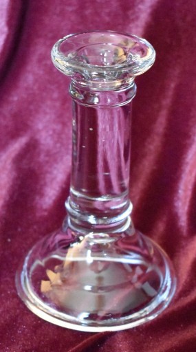 Zdjęcie oferty: Szklany świecznik wys. 15,5 cm