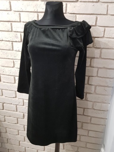 Zdjęcie oferty: Welurowa sukienka M/L czarna z falbanka 