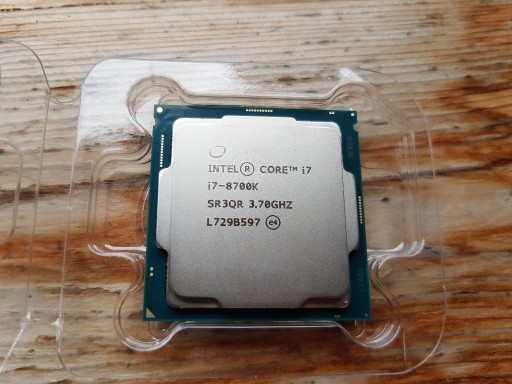 Zdjęcie oferty: Procesor i7-8700k 3,7 GHz 6 rdzeni 14 nm LGA1151