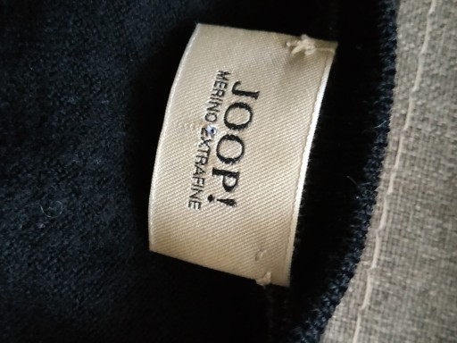Zdjęcie oferty: JOOP!  Czarny sweter dekolt w szpic __ merino extrafine___BDB___S 
