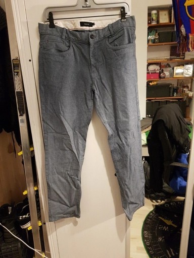 Zdjęcie oferty: Szare jeansy męskie Reserved