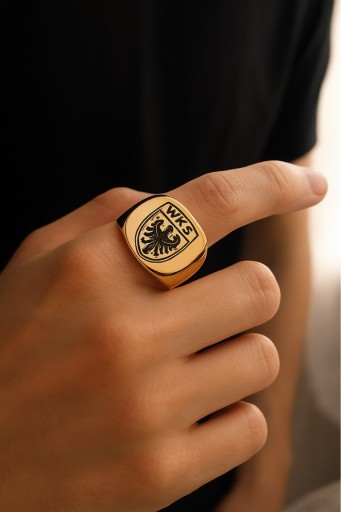 Zdjęcie oferty: Personalizowany sygnet z grawerem klubu – złoty lub srebrny