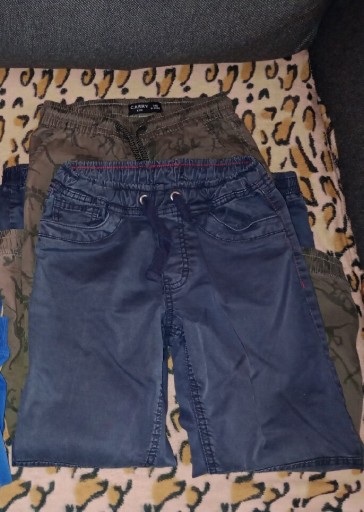 Zdjęcie oferty: Spodnie materiałowe dla chłopca rozmiar 140