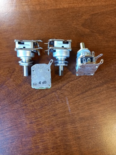 Zdjęcie oferty: Potencjometr logarytmiczny DDR 2x100 K - niemiecka jakość - komplet 4szt.