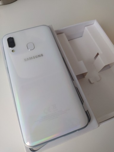 Zdjęcie oferty: Samsung A40 biały