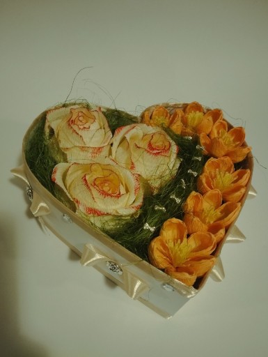 Zdjęcie oferty: Box kompozycja kwiatowa rękodzieło kwiaty z krepy