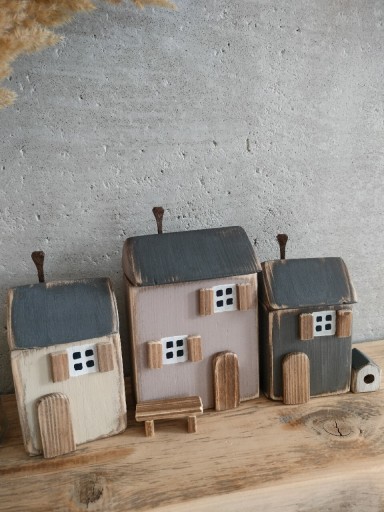 Zdjęcie oferty: Zestaw drewnianych domków dekoracja + dodatki DREWNIANY DOMEK