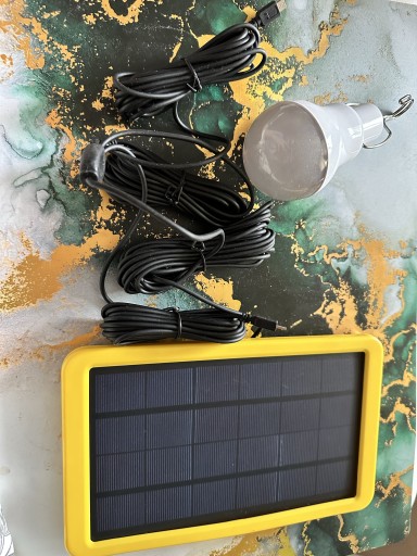 Zdjęcie oferty: Żarówka LED Z panelem solarnym 15W 1350LM AWARYJNA