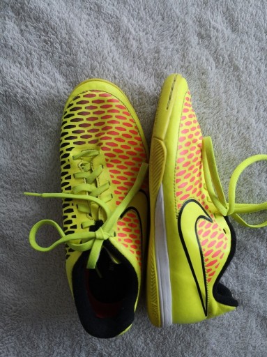 Zdjęcie oferty: Żółte buty do piłki nożnej halówki Nike 36