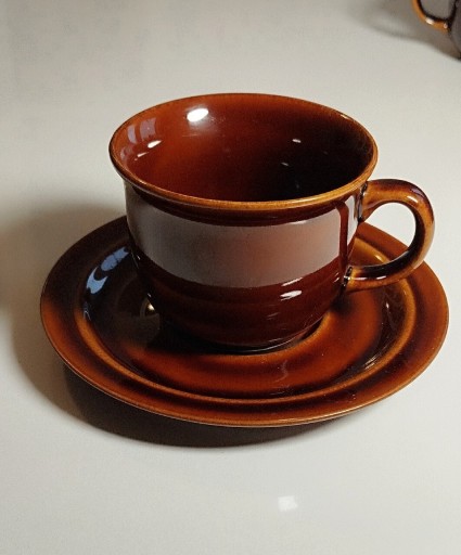 Zdjęcie oferty: Filiżanki i spodki z brązowego porcelitu, PRUSZKÓW , cena za jeden duet