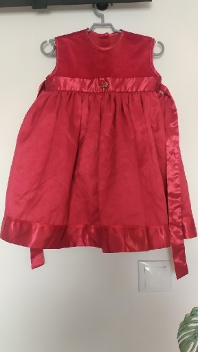 Zdjęcie oferty: Sukienka czerwona dla dziewczynki na swieta 18-24