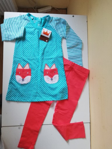 Zdjęcie oferty: Komplet dla dziewczynki legginsy tunika pizamka 4T
