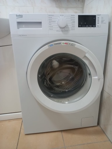 Zdjęcie oferty: Pralka BEKO SWUE7512XWW (7 kg, 1000 obr/min)