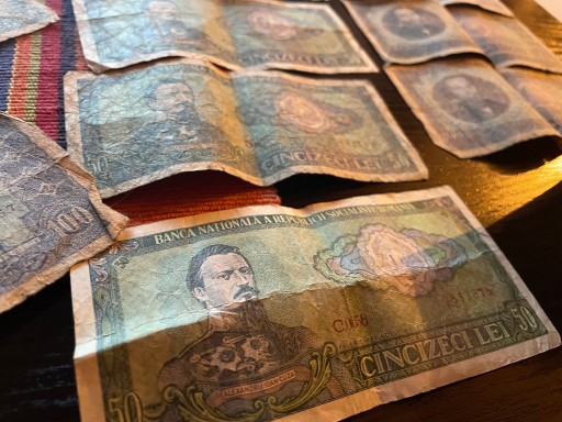 Zdjęcie oferty: Una Suta Lei i Cincizeci Lei - banknoty Rumunia 