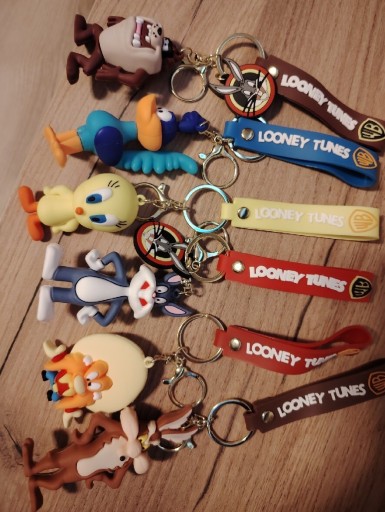 Zdjęcie oferty: Duży gumowy brelok Looney Tunes | Postacie + przywieszka, prezent