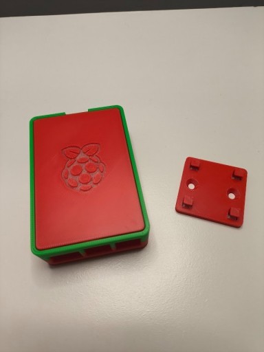 Zdjęcie oferty: Obudowa do Raspberry Pi 5 – malinka świeci na niebiesko w ciem. + uchwyt