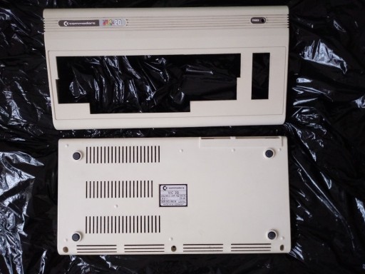Zdjęcie oferty: Niemiecka obudowa WGB 60256 Commodore VIC20. 