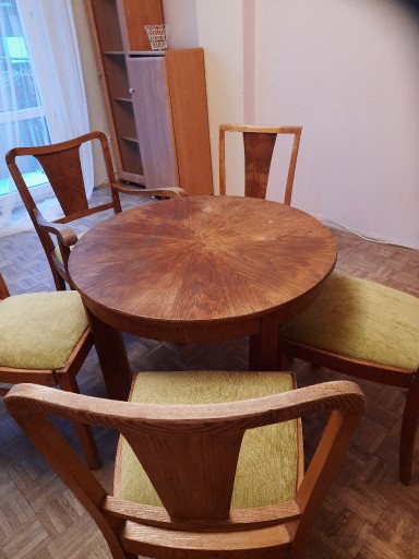 Zdjęcie oferty: Stolik fornirowany, 4 krzesła tapicerowane i fotel