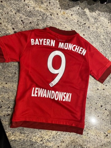 Zdjęcie oferty: Koszulka Bayern Monachium Lewandowski xs uzywsna