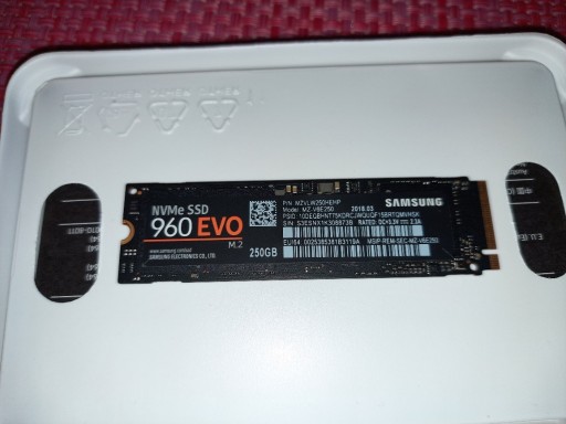Zdjęcie oferty: Dysk SSD Samsung 250 GB M.2 2280 PCI-E x4 Gen3 NVM