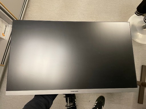 Zdjęcie oferty: Samsung 1920x1080 75Hz + stojak na biurko