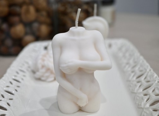 Zdjęcie oferty: Świeca sojowa kobieta 