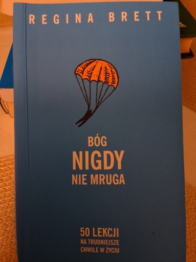 Zdjęcie oferty: BÓG NIGDY NIE MRUGA. REGINA BRETT, INSIGNIS 2012