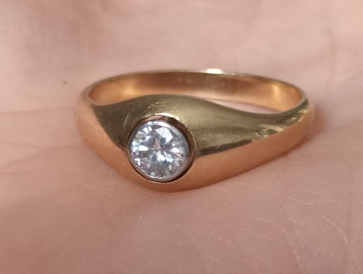 Zdjęcie oferty: złoty pierścionek z brylantem 21/22 sygnet diament