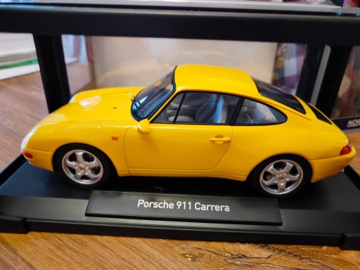 Zdjęcie oferty: PORSCHE 911 993 Carrera Yellow (1994) 1/18 Norev