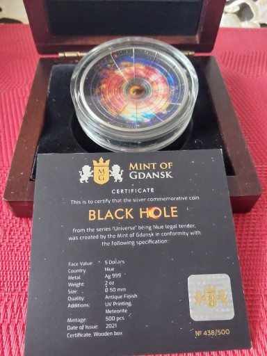 Zdjęcie oferty: Srebrna moneta Black Hole 2 oz z meteorytem