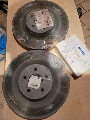 Zdjęcie oferty: Tarcze i klocki hamulcowe 360mm Chrysler 300c SRT Dodge Oryginał Mopar 