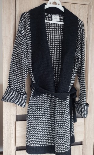 Zdjęcie oferty: Sweter czarno-biały wełna, rozmiar L/XL
