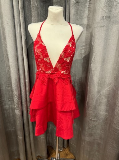 Zdjęcie oferty: Czerwona sukienka, elegancka, koronka, falbany