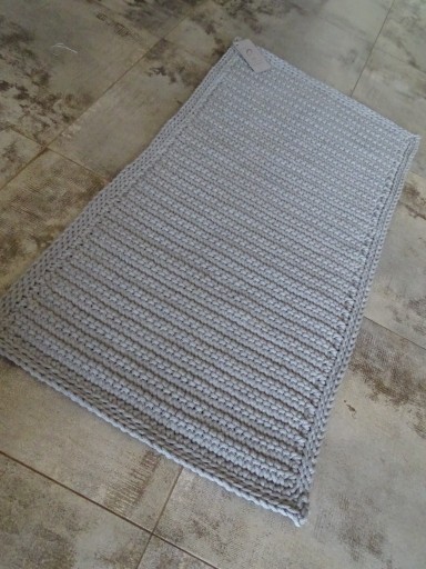 Zdjęcie oferty: Szary prostokątny dywanik - rękodzieło.