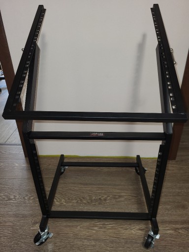 Zdjęcie oferty: Stojak wózek RACK 19" na kółkach