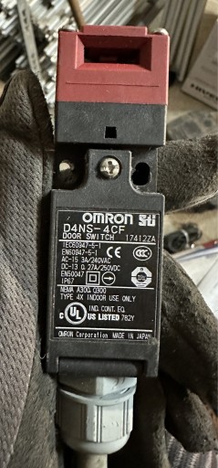 Zdjęcie oferty: Wyłącznik bezpieczeństwa Omron D4NS-4CF