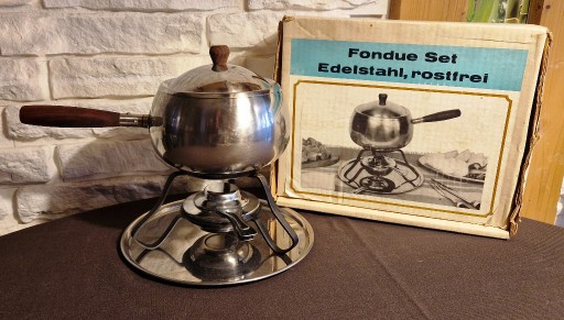 Zdjęcie oferty: Zestaw fondue imprezowy z lat 1970 Rostfrei PRL 