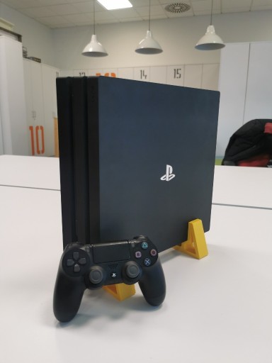 Zdjęcie oferty: PS4 PRO 1TB CUH-7116B + PAD