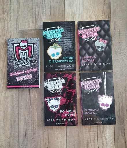 Zdjęcie oferty: Monster High wszystkie części notes Lisi Harrison