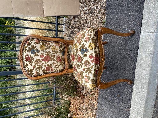 Zdjęcie oferty: Stare krzesła w stylu Ludwik XV.Sztuk 8