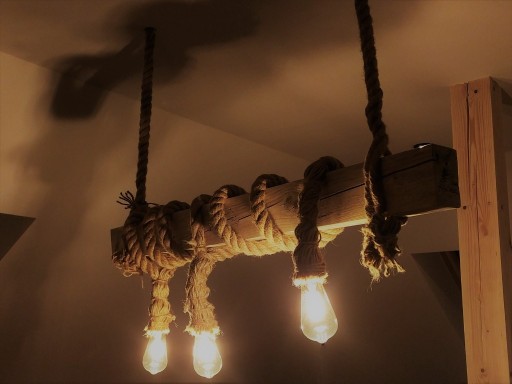 Zdjęcie oferty: Lampa wisząca, sznur jutowy i belka 