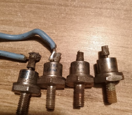 Zdjęcie oferty: Dioda prostownicza D10-00-02  UNITRA Lamina 1975.   4 Sztuki komplet 