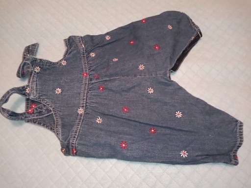 Zdjęcie oferty: Spodnie ogrodniczki jeansowe 3-6 miesięcy
