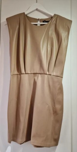 Zdjęcie oferty: Beżowa, krótka "skórzana" sukienka Zara, rozmiar L